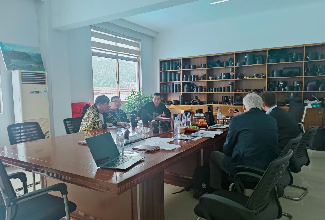 Švicarski kupci posjećuju kako bi razgovarali o budućem razvoju projekta sifonske armature